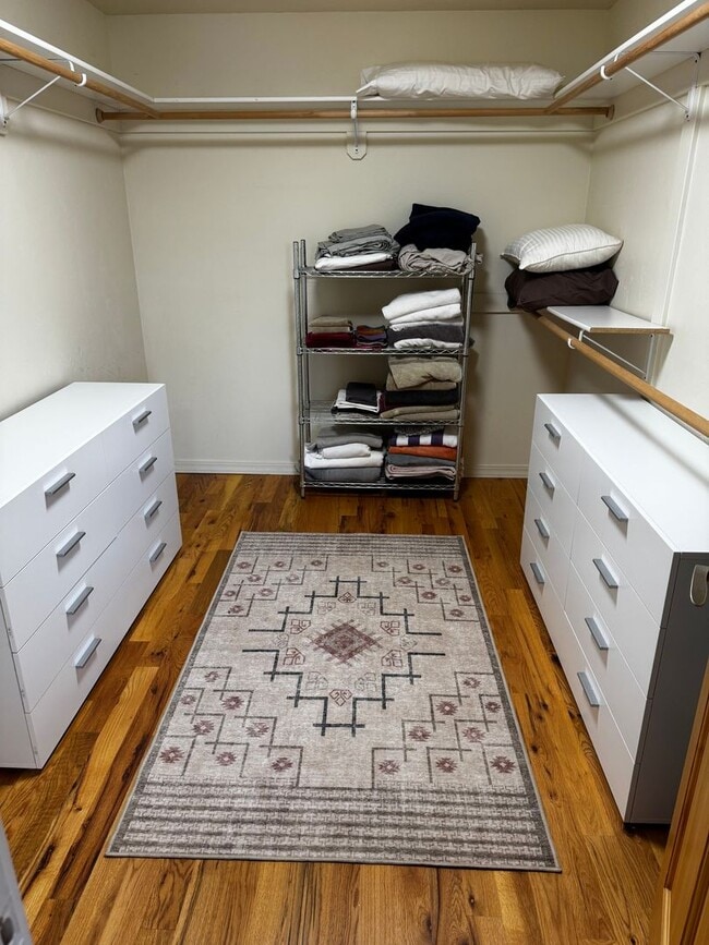 Building Photo - Fully Furnished 30-Day Rental – Comfort, Space & Convenience