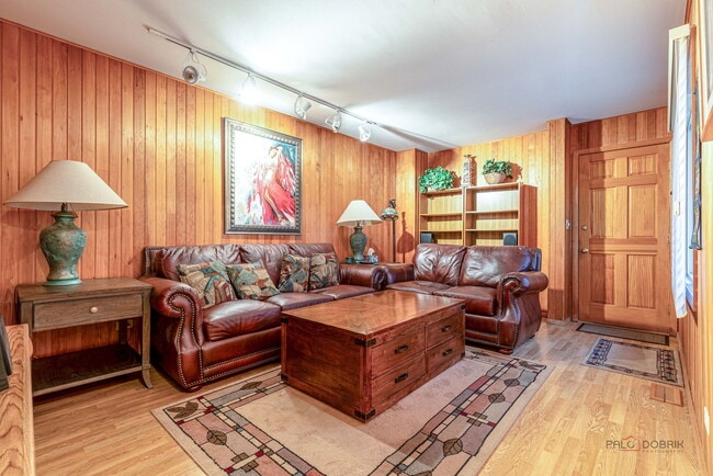 Foto del edificio - 707 Mallard Ln