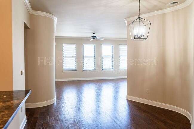 Foto del edificio - 445 W Blount Ave