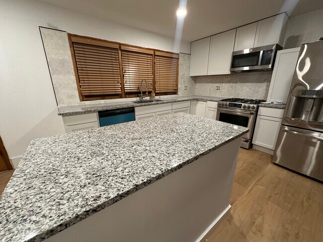 Foto del edificio - 353 Hillcrest Ave