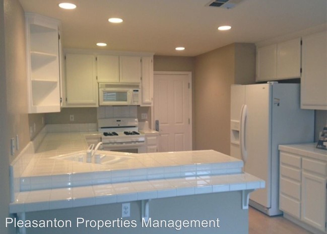 Building Photo - 3 br, 2.5 bath House - 7145 Briza Loop