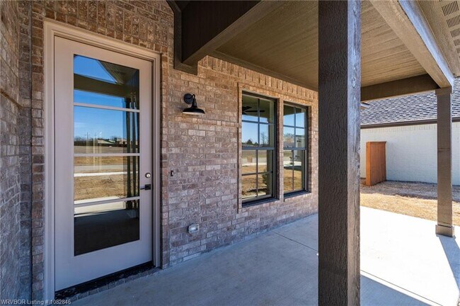 Foto del edificio - 7627 Woodbine Ln