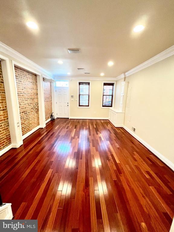 Building Photo - 219 S Regester St