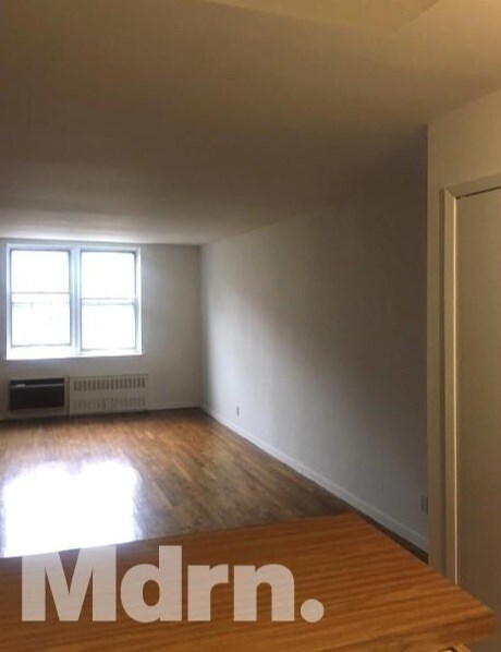 Primary Photo - 219 E 80th St