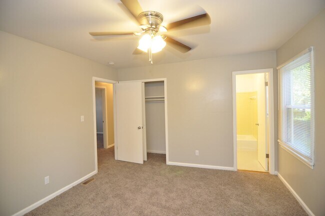 Building Photo - 2816 Broadview Dr NW
