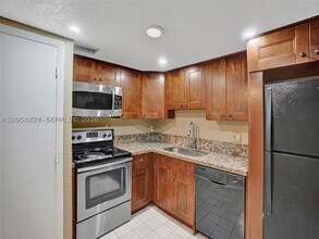 Building Photo - 4166 Inverrary Dr
