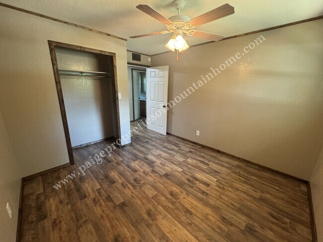 Foto del edificio - 1016 Kentwood Dr