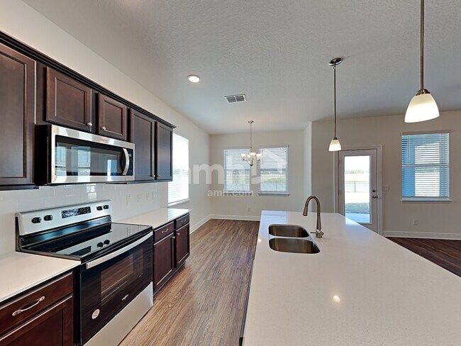 Building Photo - 1178 Sky Lks Dr