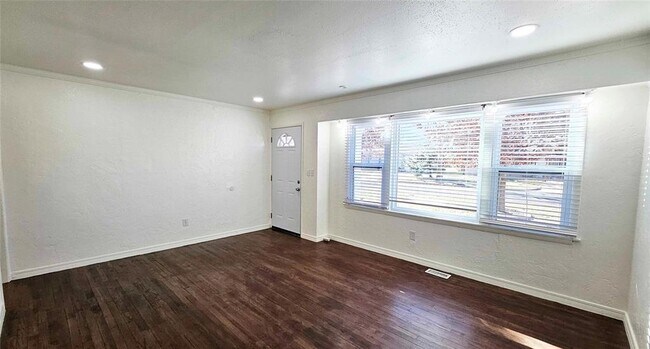 Foto del edificio - 721 Proctor Pl