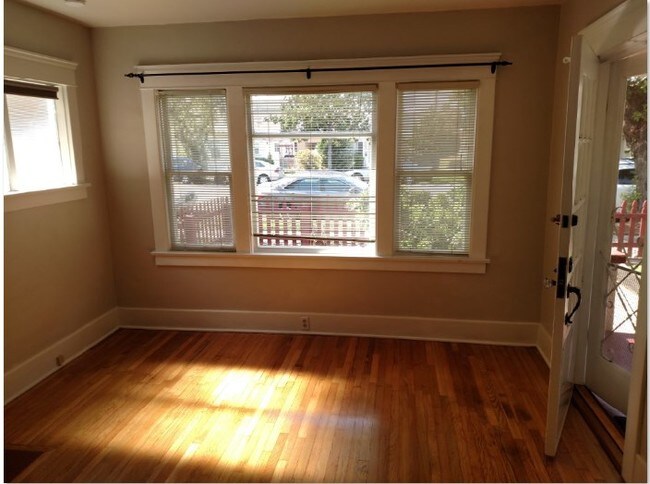 Building Photo - 865 C Ave