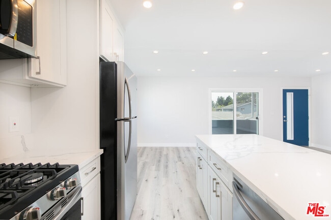 Building Photo - 3872 Bentley Ave
