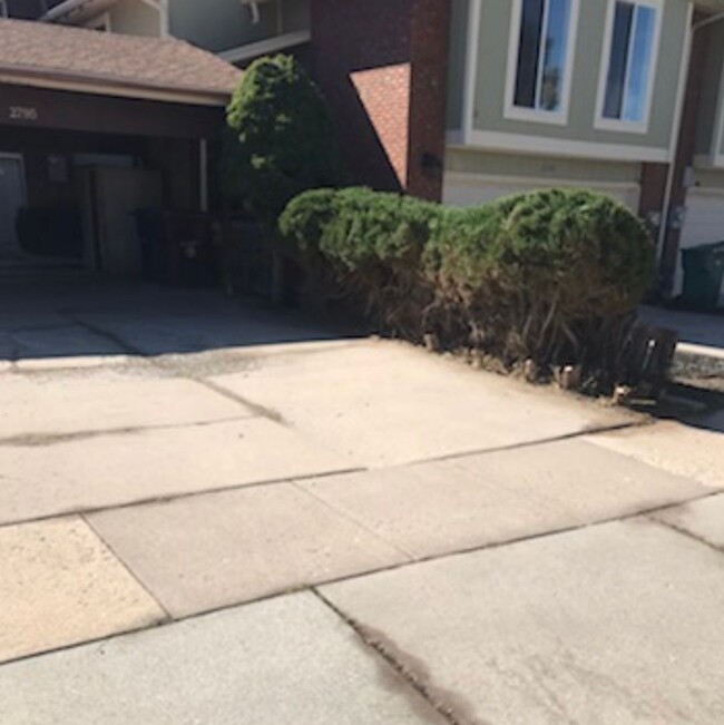 Building Photo - Two bedroom Home, Roy; 1,300 sq ft; Privat...