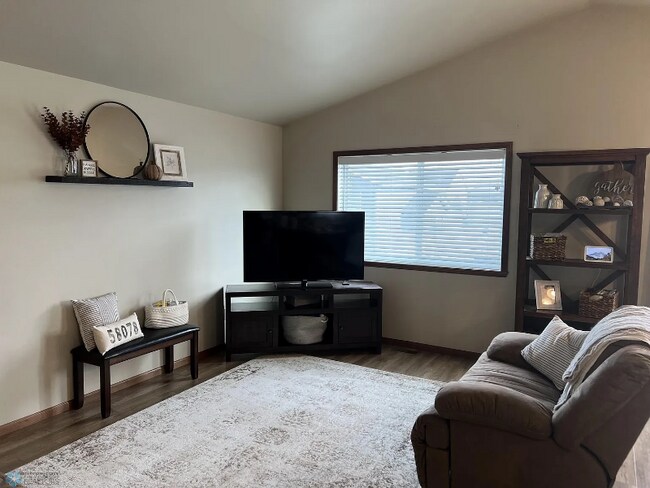 Building Photo - 2737 10th St W