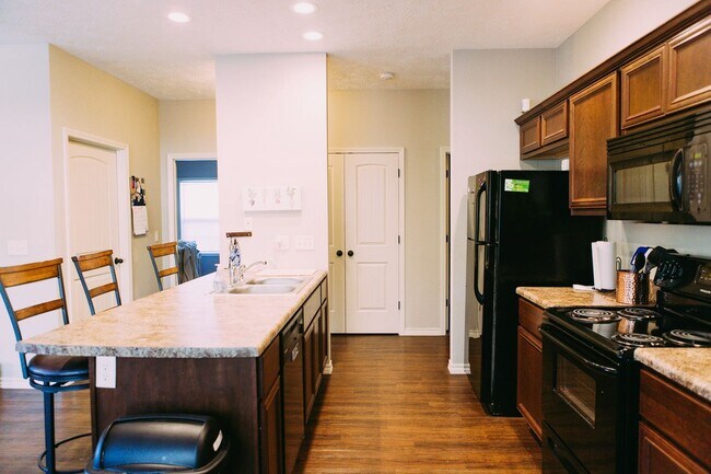 Foto del edificio - 3 bed 3 bath house house Central Springfield