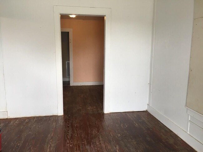 Foto del edificio - 306 N Oak Ave