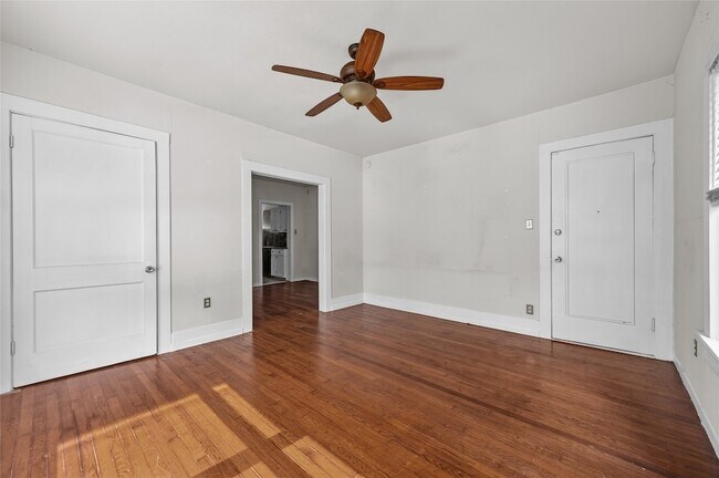 Foto del edificio - 907 W Gray St