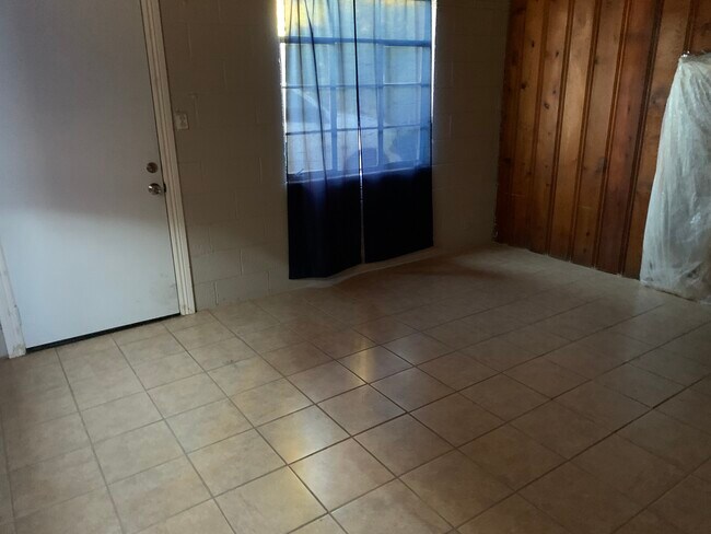 Foto del edificio - 1615 N Mesa St