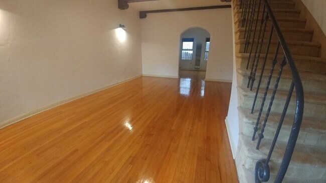 Foto del edificio - 6058 Whitworth Dr