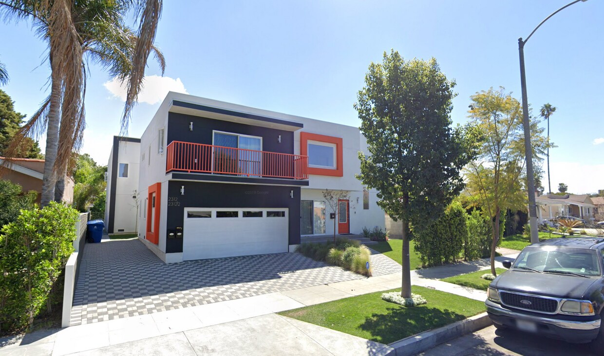 Primary Photo - 2310 S Sycamore Ave