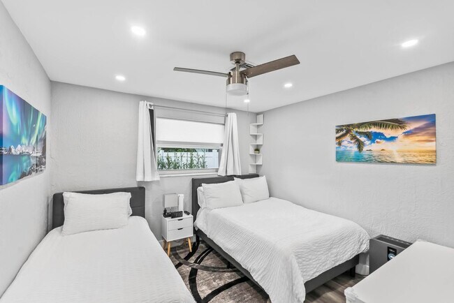 Foto del edificio - 4990 NW 2nd Ct