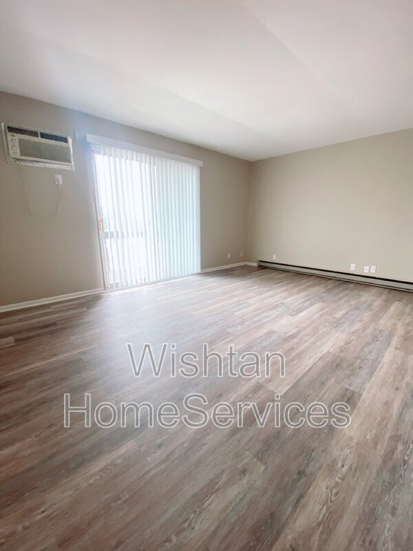 Foto del edificio - 218 Charleston Blvd