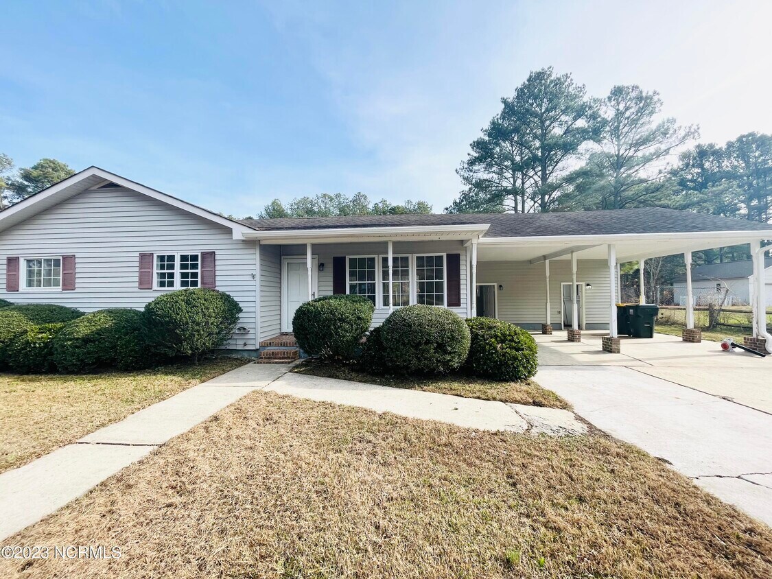 216 Beechwood Shores Dr, Moyock, NC 27958 House Rental in Moyock, NC