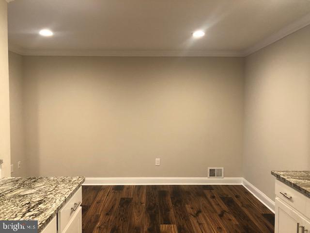 Foto del edificio - 28 Aspen Ct