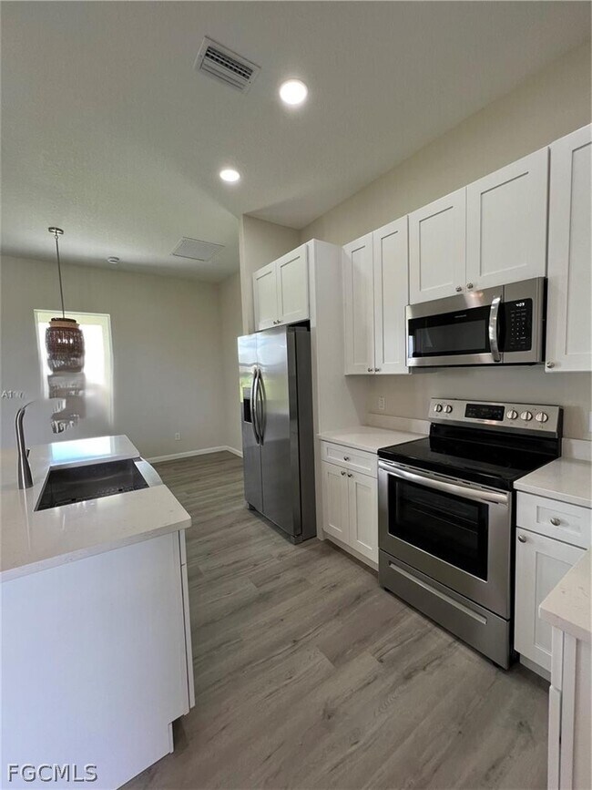 Foto del edificio - 1088 Saturn Ct