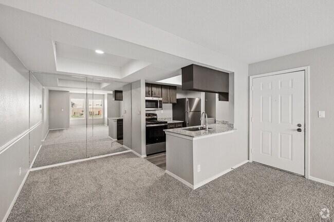 Apartamento A1 renovado de 1 dormitorio y 1 baño - 700 pies cuadrados - Cocina y comedor - Waterford Apartments