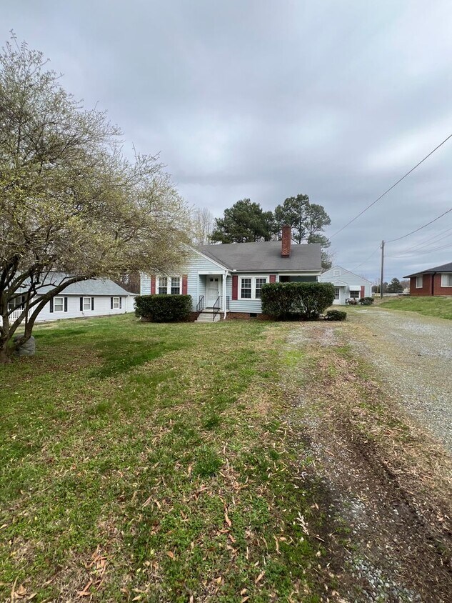 1360 Forest Acres Cir, Pleasant Garden, NC 27313 House Rental in