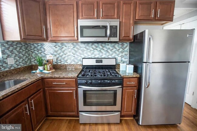 Building Photo - 2 17th St SE