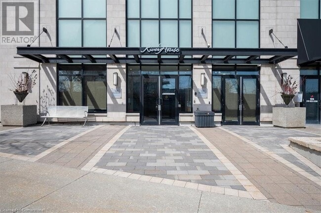 Building Photo - 160 Macdonell St