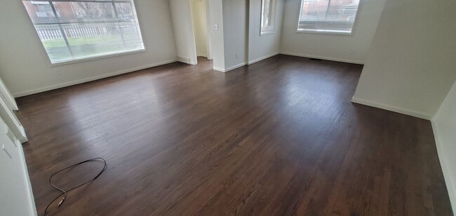 Foto del edificio - 4 bed, 2 Bath, 1100 SF with washer/dryer hookups, large, fenced yard and garage.