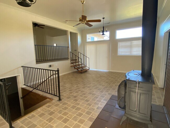 Foto del edificio - Large 3bd 2 ba home with a great country feel.
