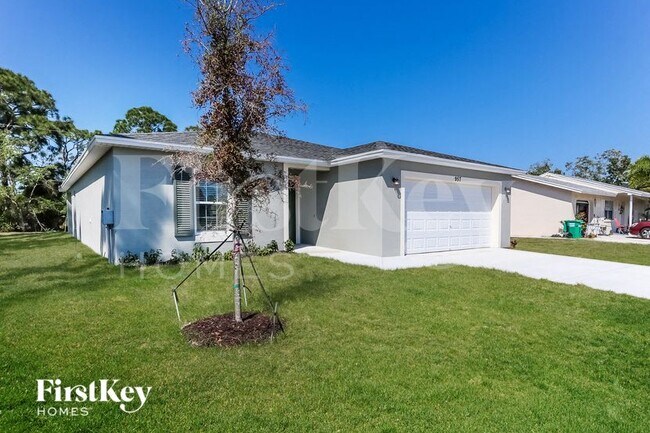 Building Photo - 957 SE Caravan Ave