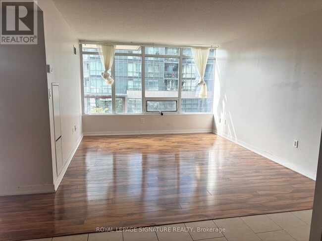 Building Photo - 15-315 Brunel Ct