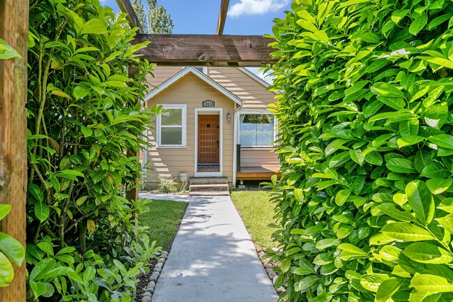 Foto del edificio - Spacious 4 Bedroom Home in Seattle