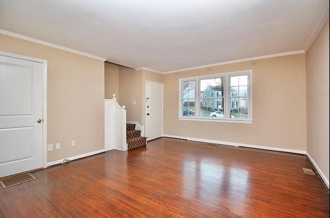 Building Photo - 427 Wakefield Dr