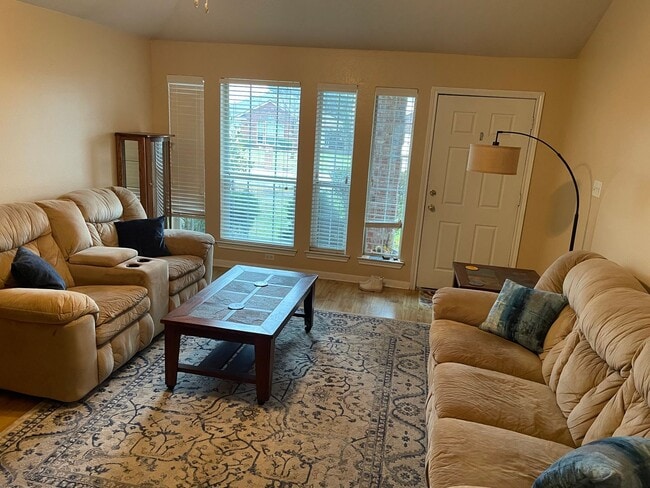 Foto del edificio - MAY PRE-LEASE!!!!  Adorable 3 Bedroom Home...