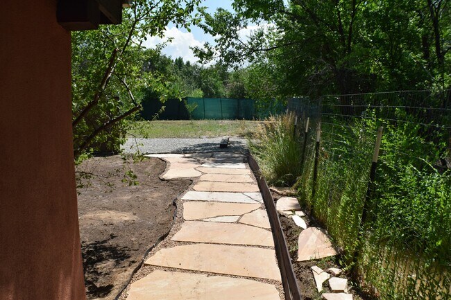 Foto del edificio - 1002 B NM-76