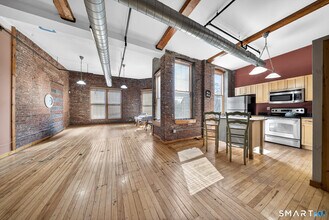 Building Photo - 325 Lafayette St