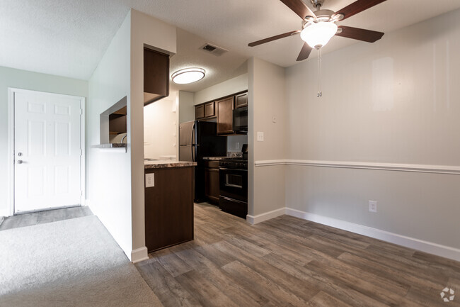 2HAB,2BA,-900SF Modelo - Grafton Station Apartments