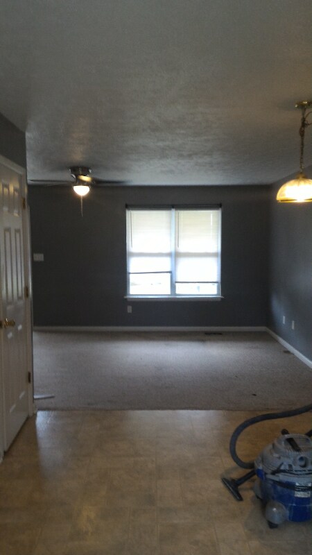 Building Photo - 143 Young Ln