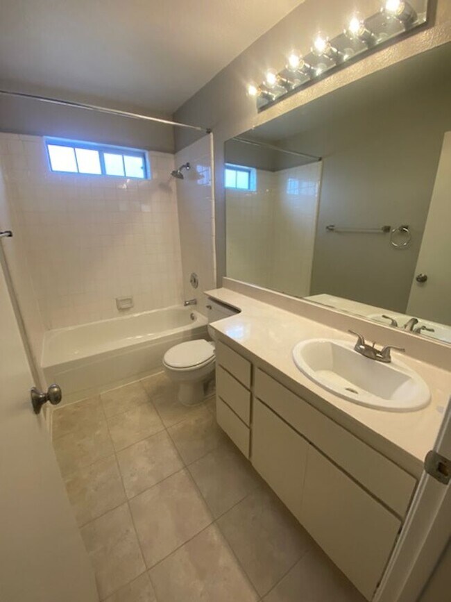 Foto del edificio - Two Bedroom Condo in Dublin