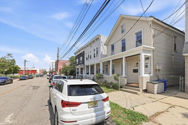 Foto del edificio - 12 Prospect Ave
