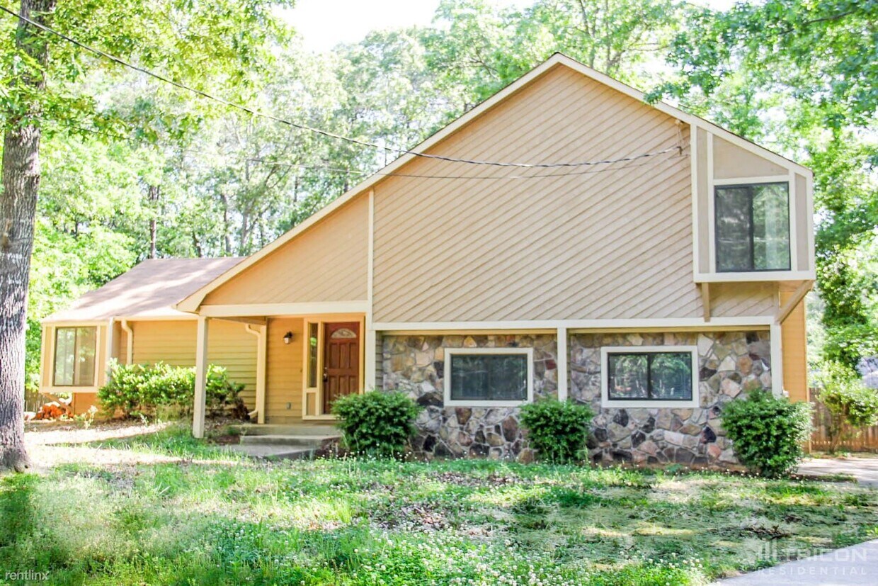 718 Post Rd Ln, Stone Mountain, GA 30088 House Rental in Stone