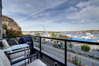 Building Photo - Great Priced Westlake Condo with Electric ...