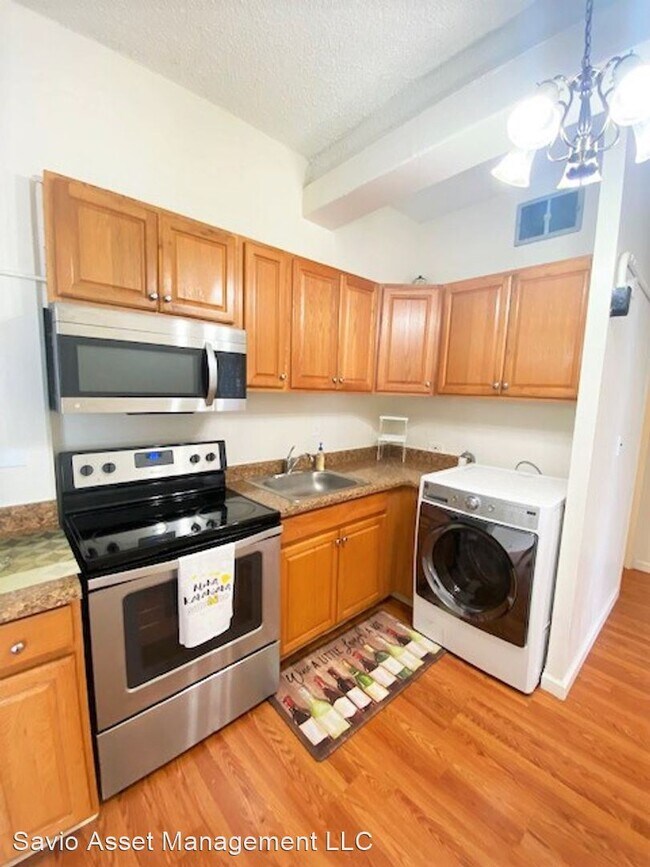 Building Photo - 2 br, 1 bath House - 1096 South Beretania ...