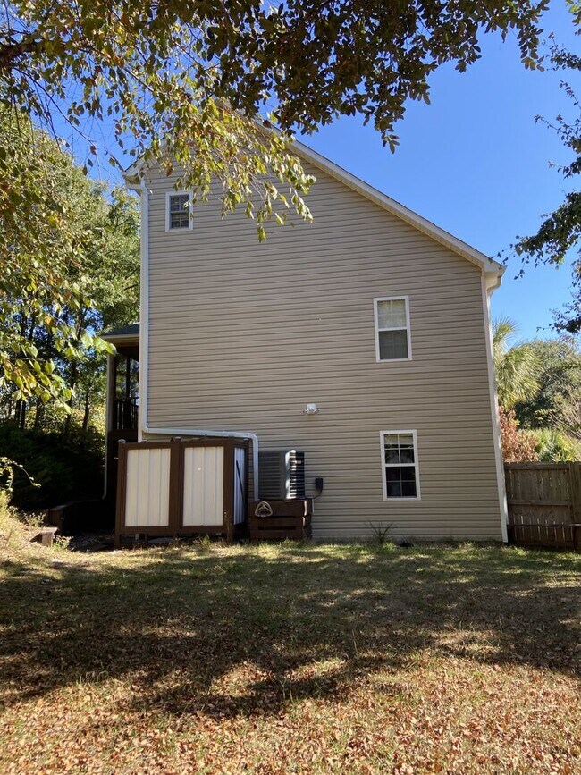 Building Photo - Beautiful home in Emerald Isle.