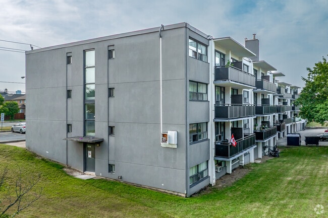 Building Photo - 4750 Bathurst Street Apartments
